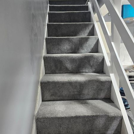 Manchester - House - Sleeps 6 - Parking - Garden Exterior foto